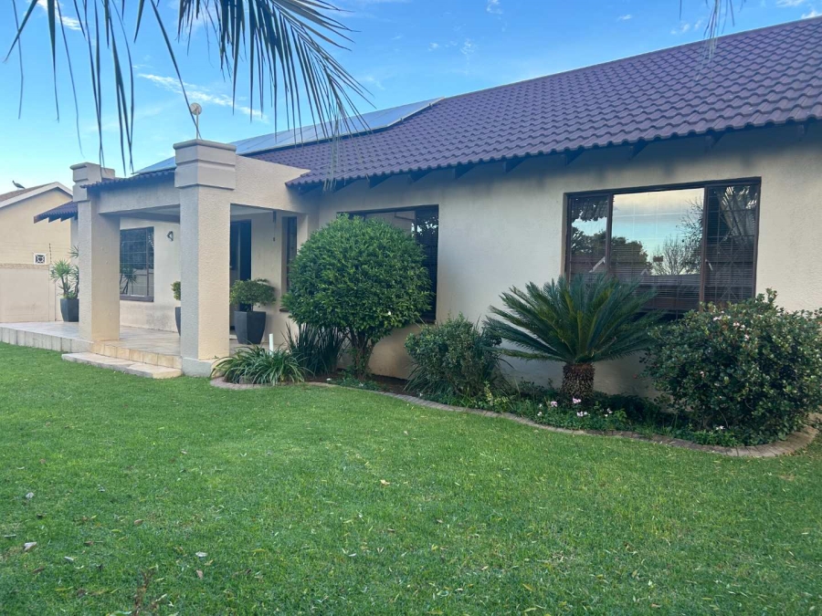 3 Bedroom Property for Sale in Bardene Gauteng