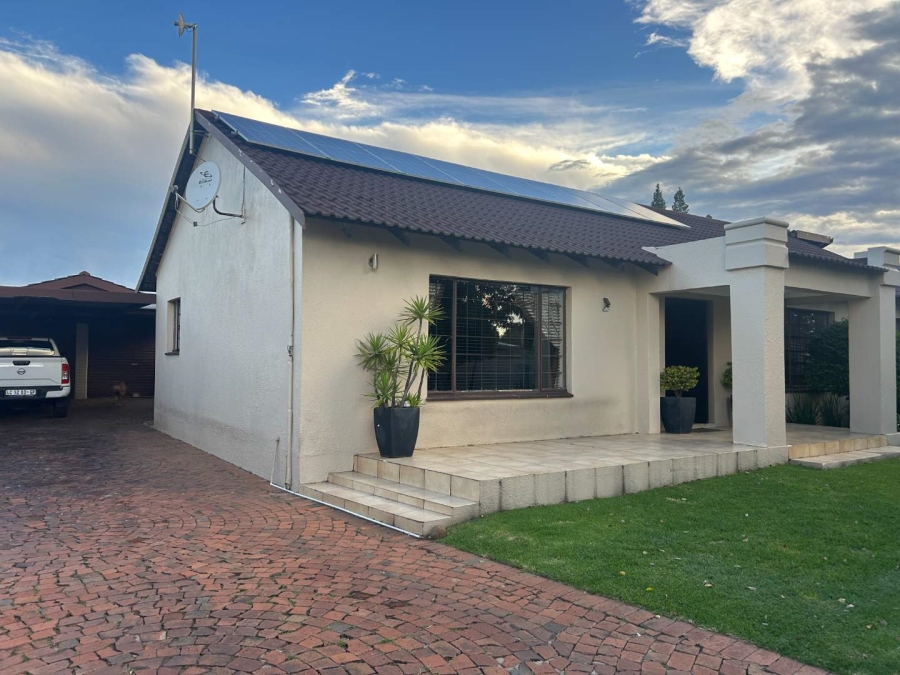 3 Bedroom Property for Sale in Bardene Gauteng