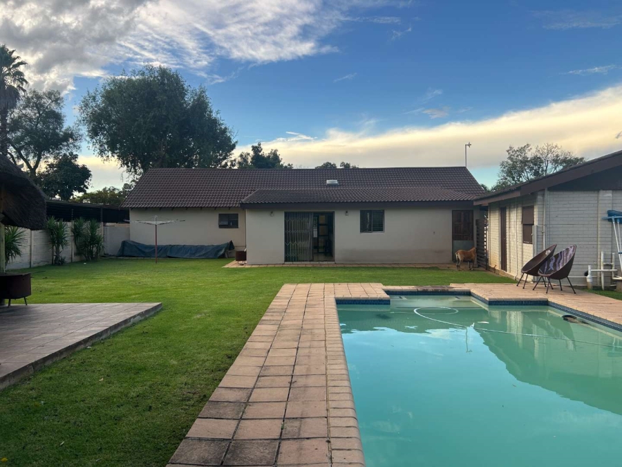3 Bedroom Property for Sale in Bardene Gauteng