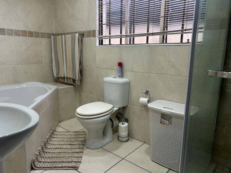 3 Bedroom Property for Sale in Bardene Gauteng