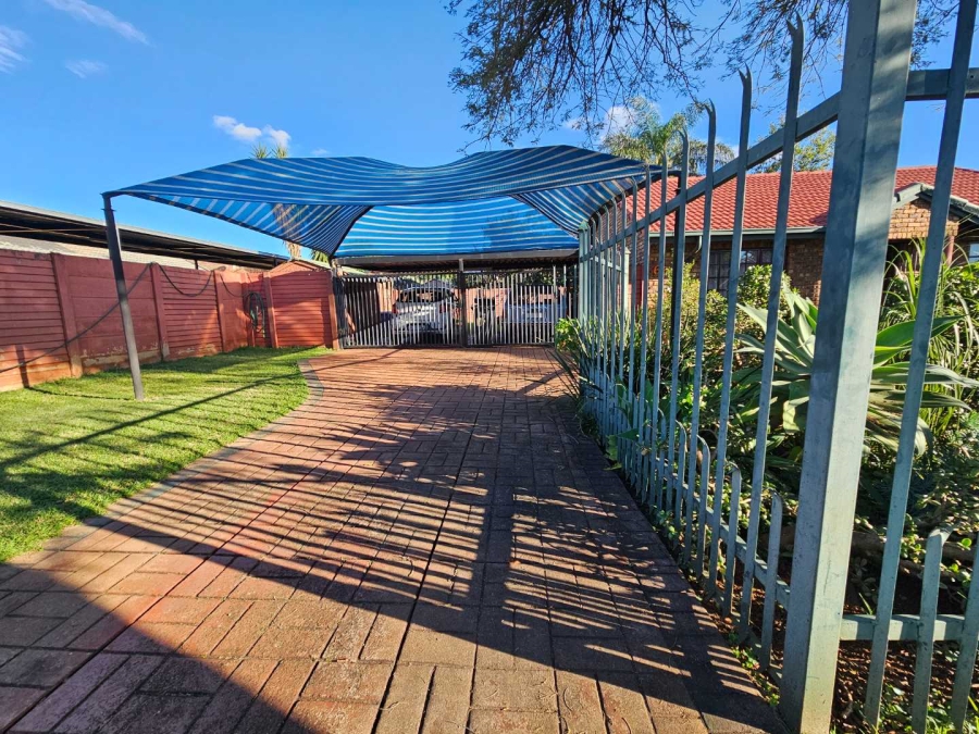 2 Bedroom Property for Sale in Theresa Park Gauteng