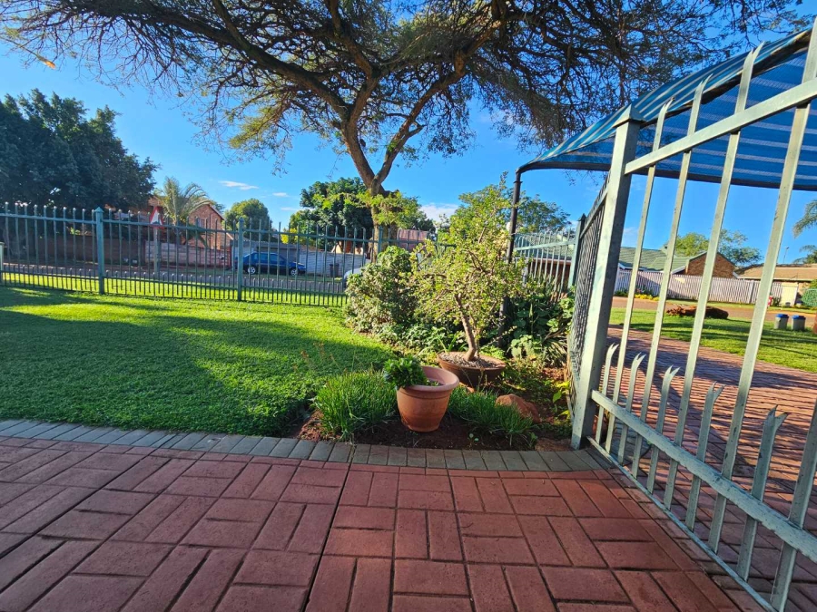 2 Bedroom Property for Sale in Theresa Park Gauteng