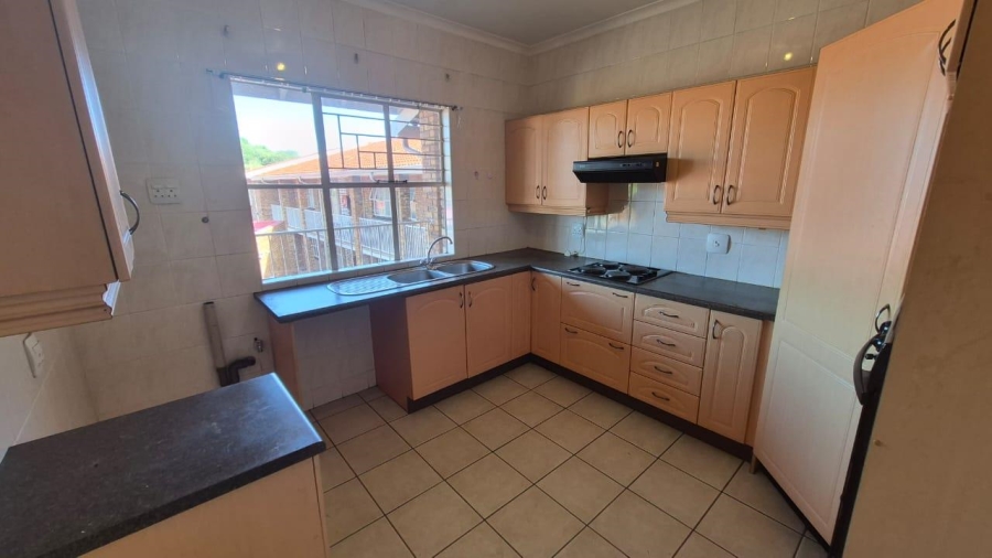 2 Bedroom Property for Sale in Edleen Gauteng