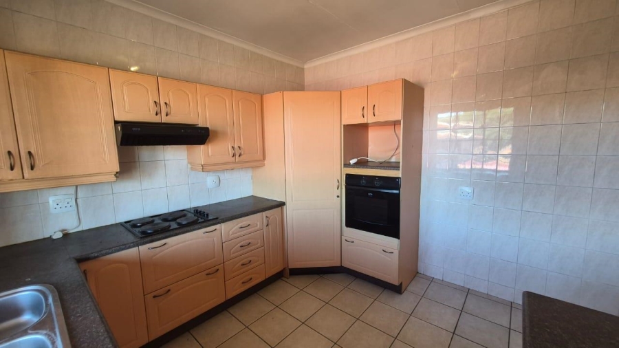 2 Bedroom Property for Sale in Edleen Gauteng