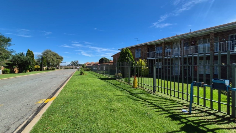 2 Bedroom Property for Sale in Edleen Gauteng