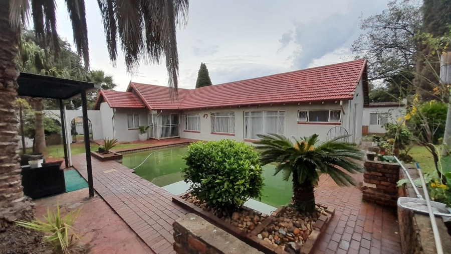 4 Bedroom Property for Sale in Birchleigh Gauteng
