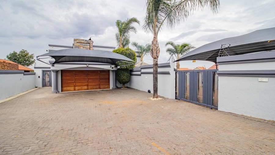 4 Bedroom Property for Sale in Liefde en Vrede Gauteng