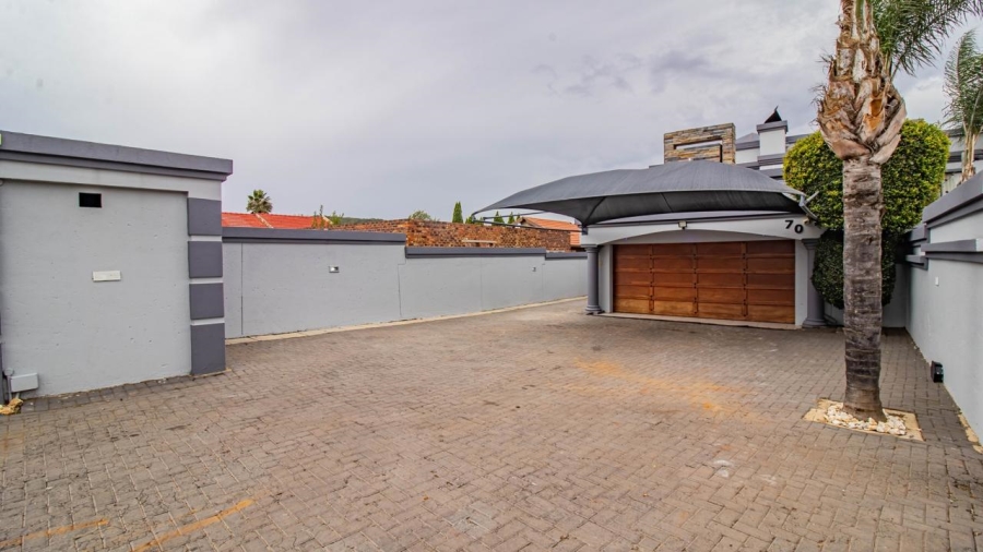 4 Bedroom Property for Sale in Liefde en Vrede Gauteng