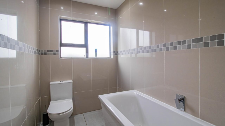 4 Bedroom Property for Sale in Liefde en Vrede Gauteng