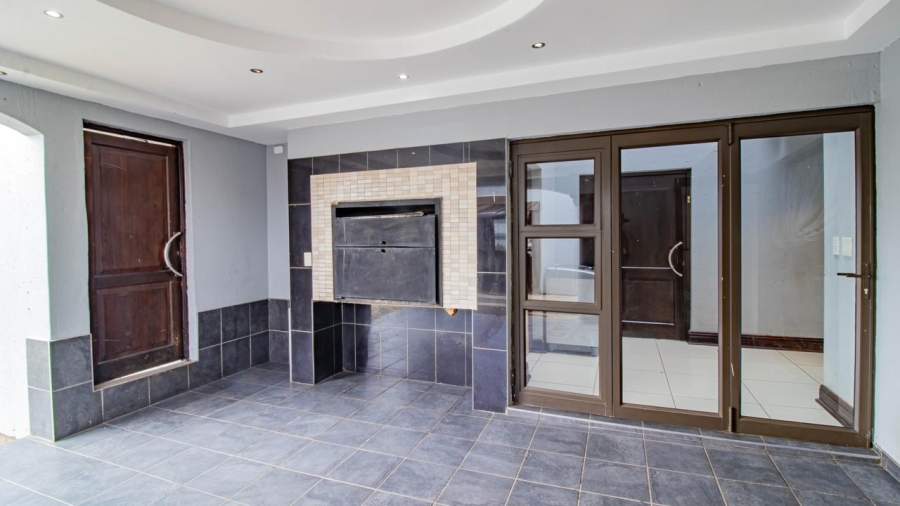 4 Bedroom Property for Sale in Liefde en Vrede Gauteng