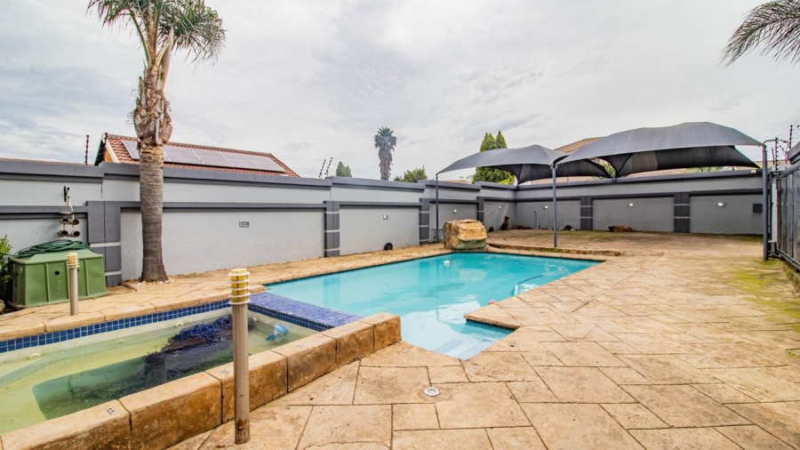 4 Bedroom Property for Sale in Liefde en Vrede Gauteng