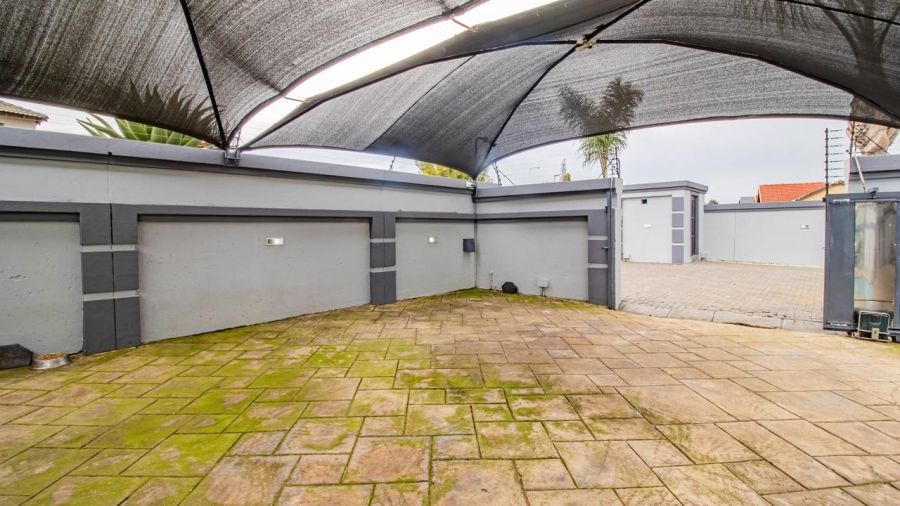 4 Bedroom Property for Sale in Liefde en Vrede Gauteng