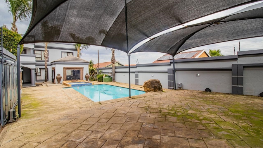 4 Bedroom Property for Sale in Liefde en Vrede Gauteng