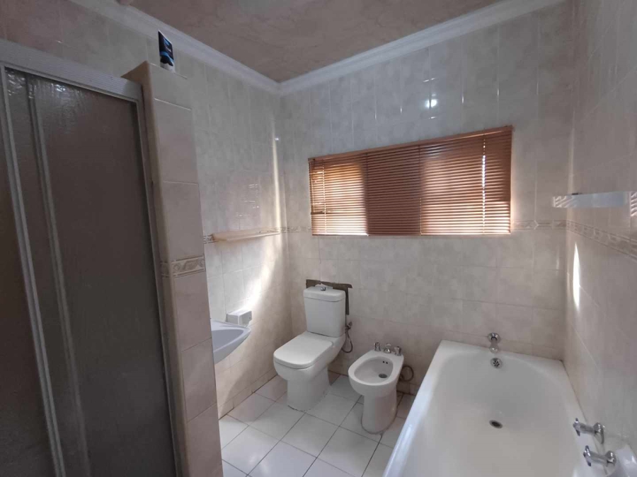 6 Bedroom Property for Sale in Kenilworth Gauteng