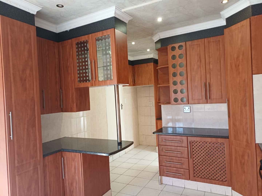 6 Bedroom Property for Sale in Kenilworth Gauteng