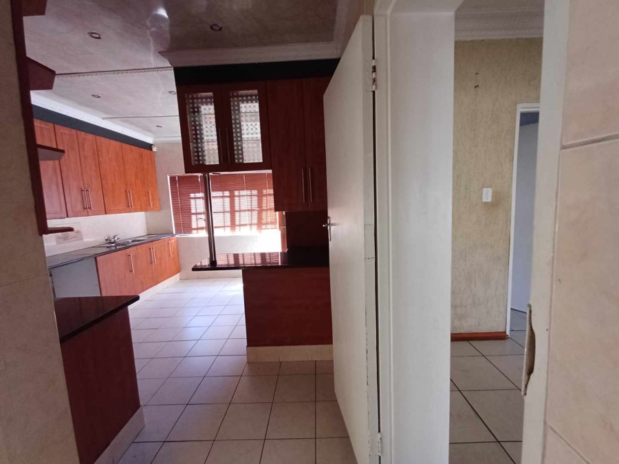 6 Bedroom Property for Sale in Kenilworth Gauteng