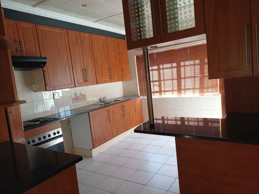 6 Bedroom Property for Sale in Kenilworth Gauteng