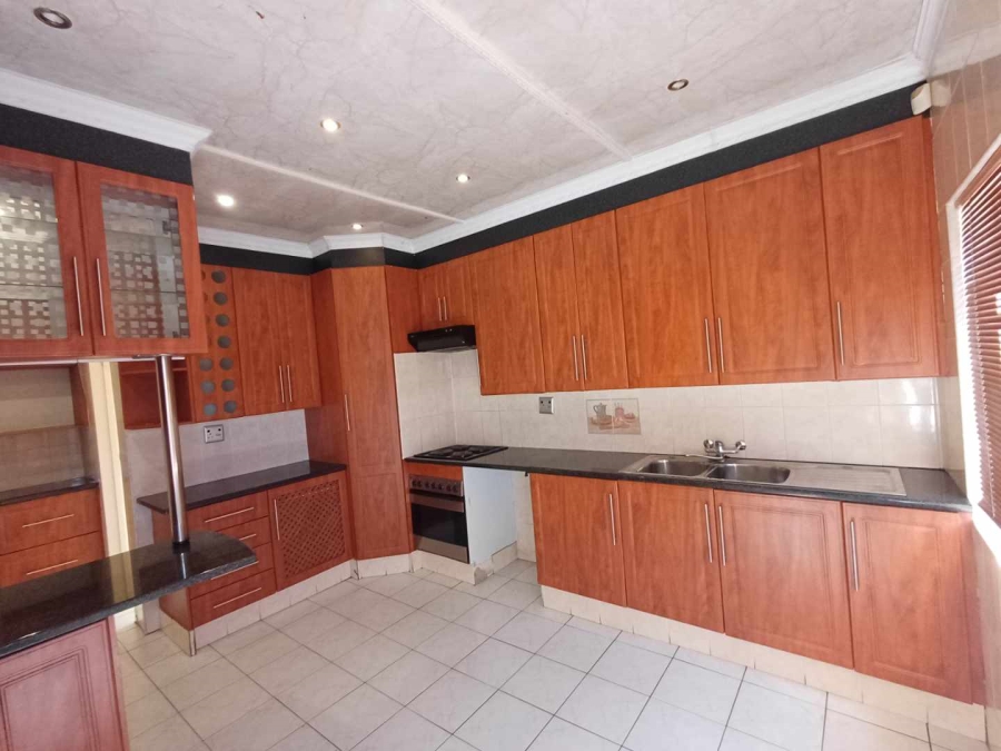 6 Bedroom Property for Sale in Kenilworth Gauteng