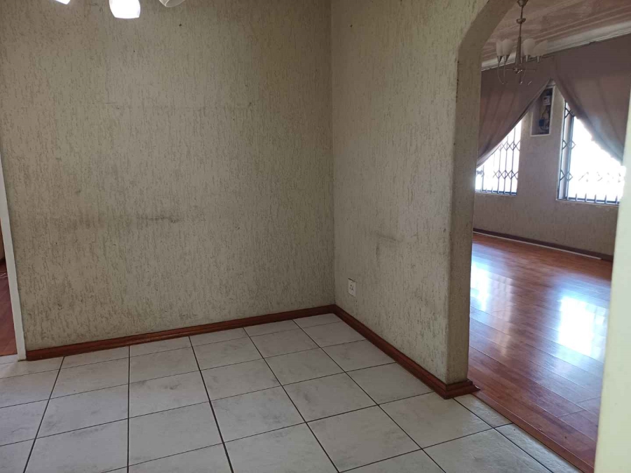 6 Bedroom Property for Sale in Kenilworth Gauteng