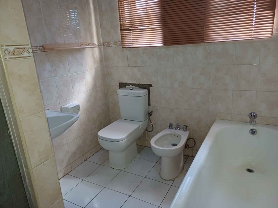 6 Bedroom Property for Sale in Kenilworth Gauteng