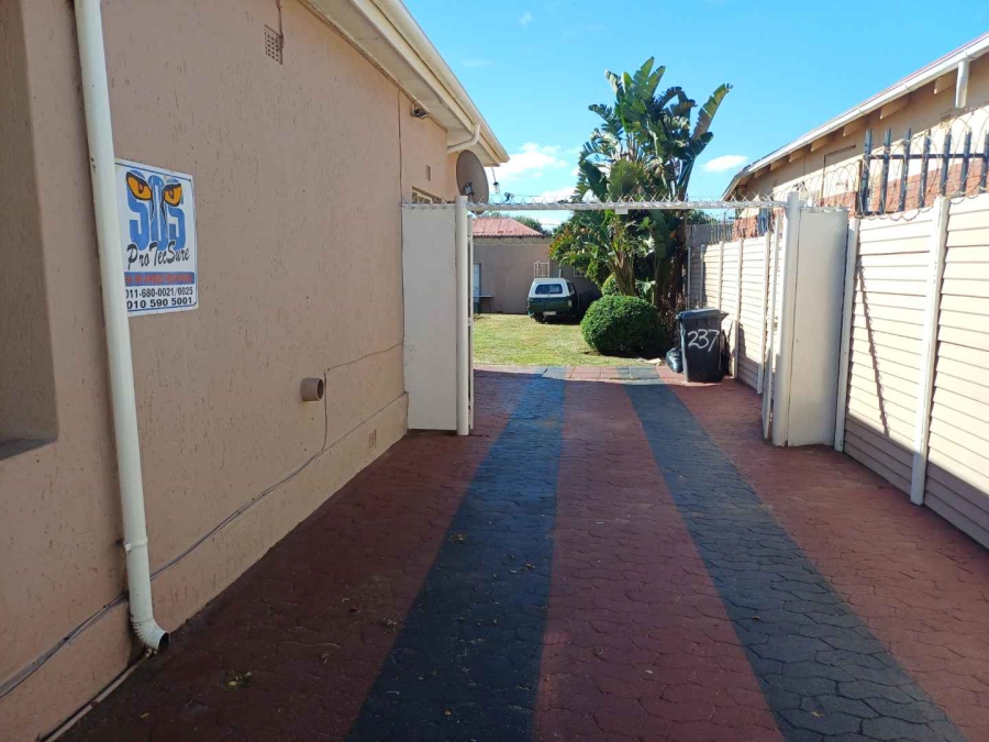 6 Bedroom Property for Sale in Kenilworth Gauteng