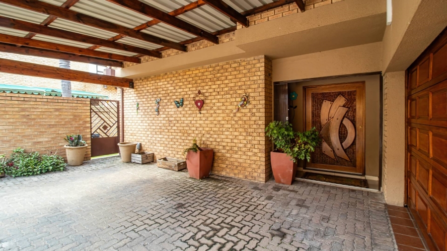 5 Bedroom Property for Sale in Meyersdal Gauteng