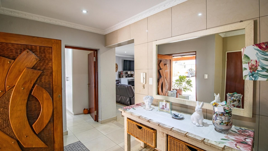 5 Bedroom Property for Sale in Meyersdal Gauteng