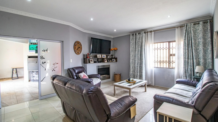 5 Bedroom Property for Sale in Meyersdal Gauteng