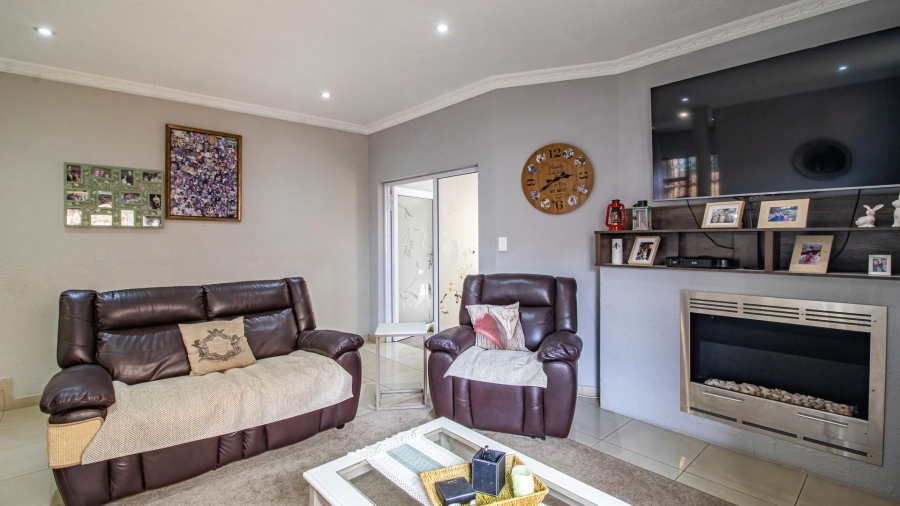 5 Bedroom Property for Sale in Meyersdal Gauteng