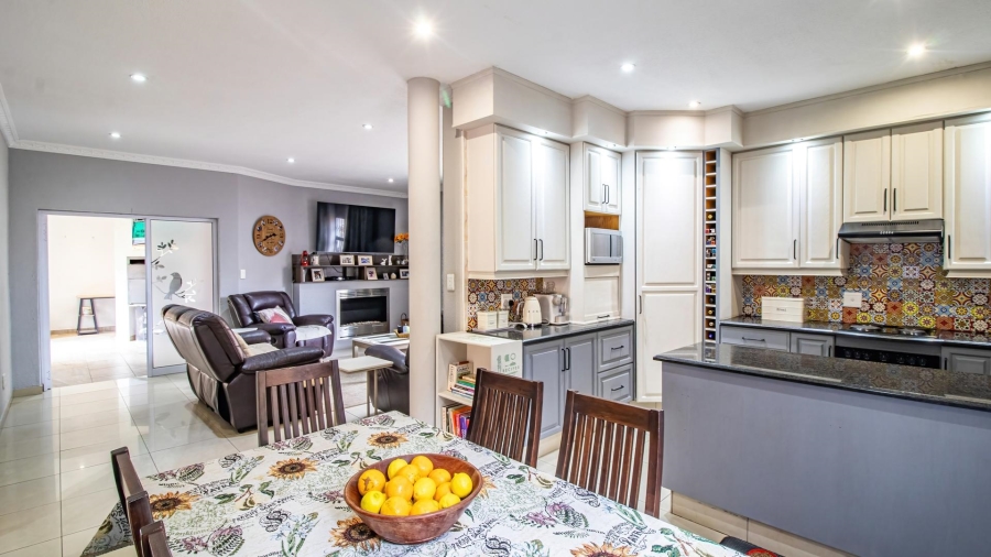 5 Bedroom Property for Sale in Meyersdal Gauteng