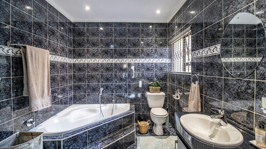 5 Bedroom Property for Sale in Meyersdal Gauteng