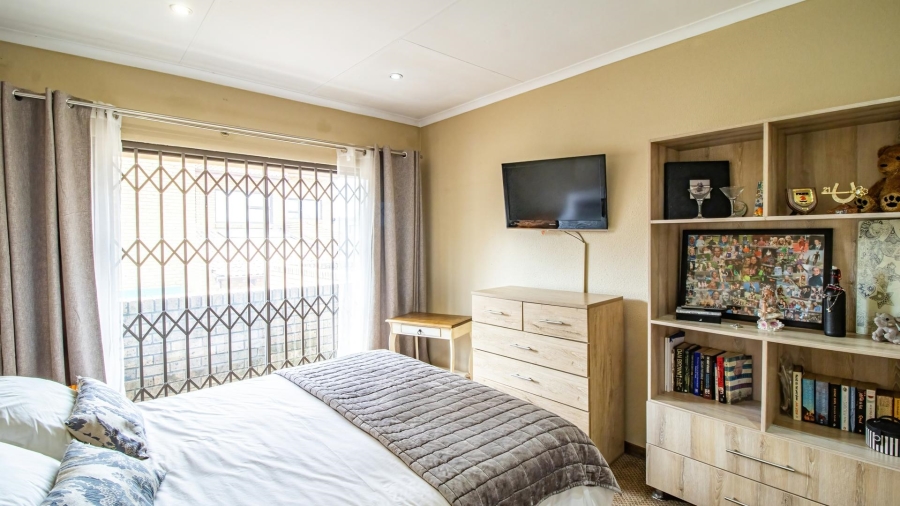 5 Bedroom Property for Sale in Meyersdal Gauteng