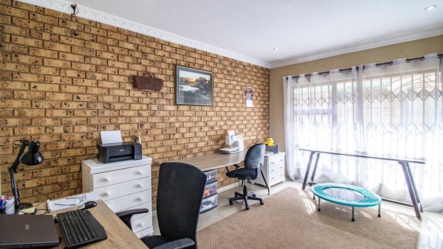 5 Bedroom Property for Sale in Meyersdal Gauteng