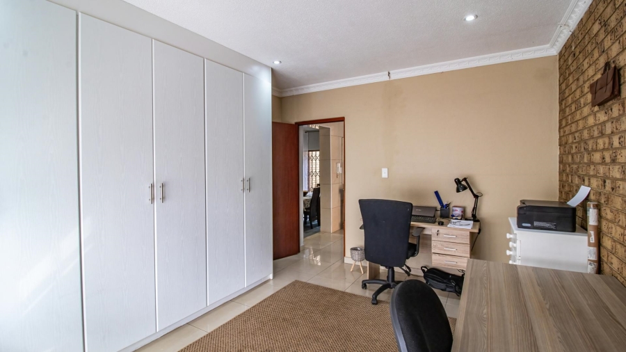 5 Bedroom Property for Sale in Meyersdal Gauteng