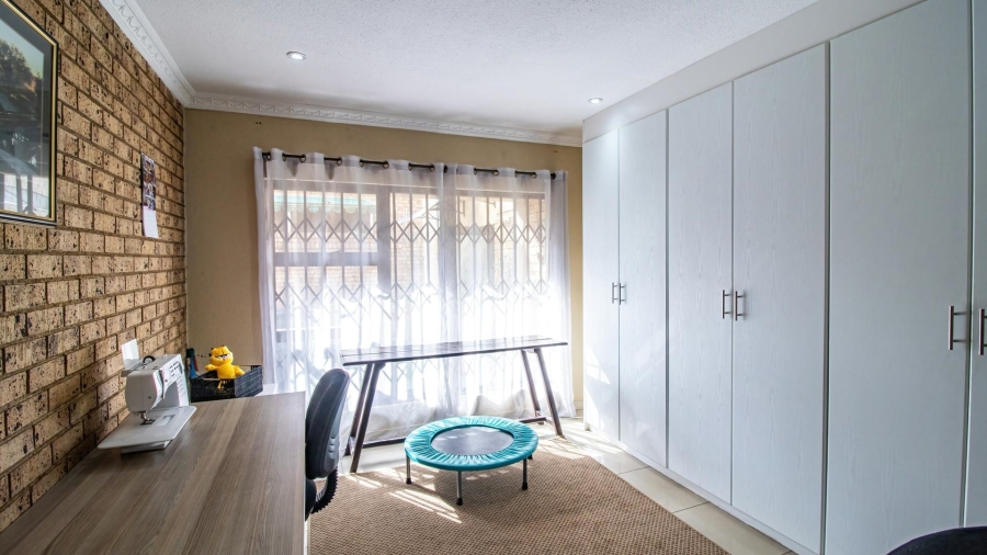 5 Bedroom Property for Sale in Meyersdal Gauteng
