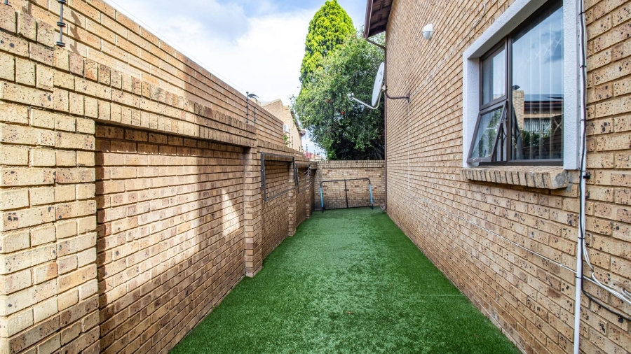 5 Bedroom Property for Sale in Meyersdal Gauteng