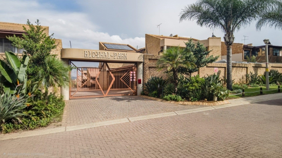 5 Bedroom Property for Sale in Meyersdal Gauteng