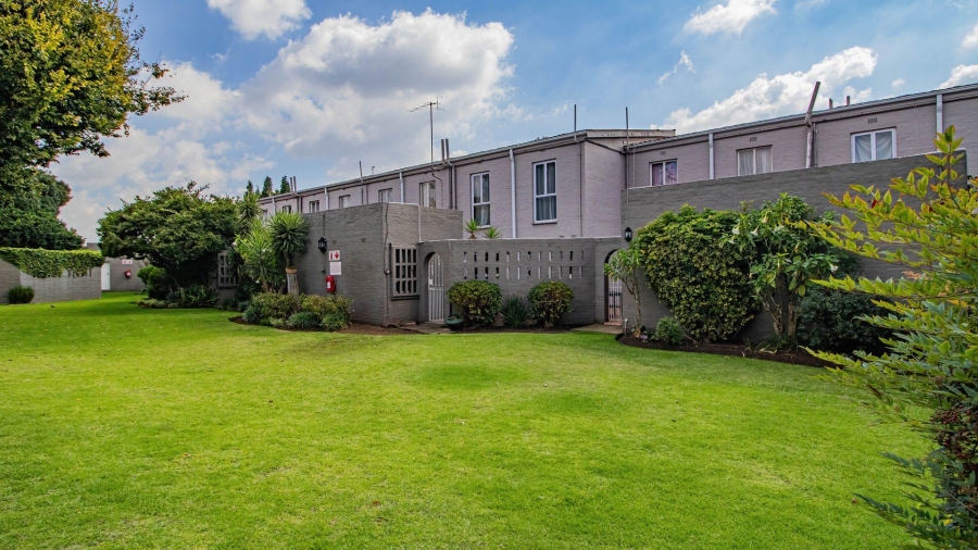 3 Bedroom Property for Sale in Beyerspark Gauteng