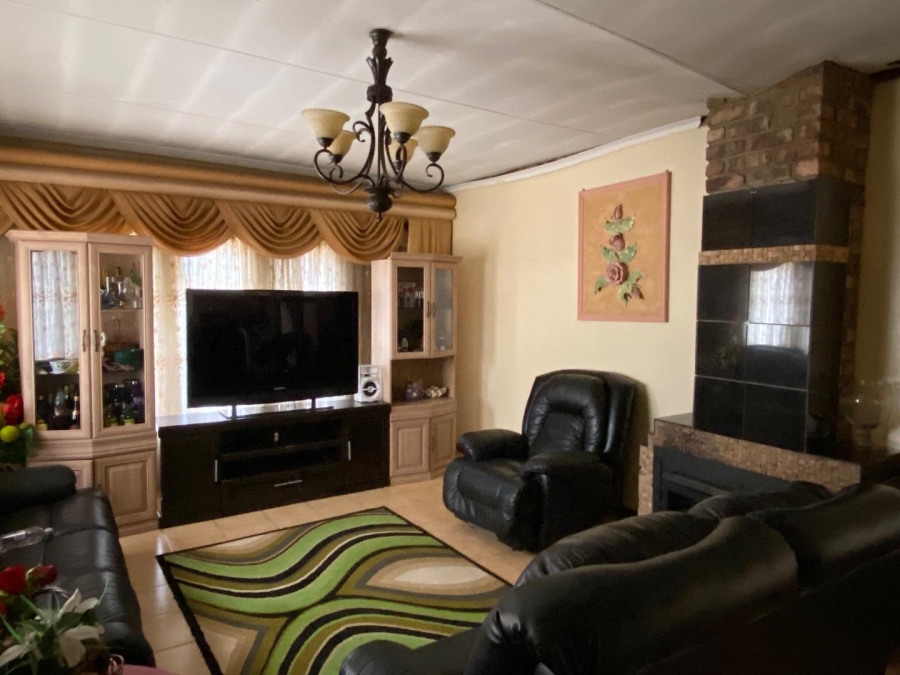 4 Bedroom Property for Sale in Jan Niemand Park Gauteng