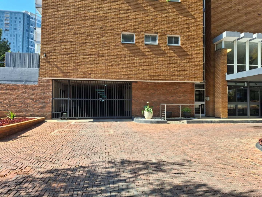 1 Bedroom Property for Sale in Benmore Gauteng