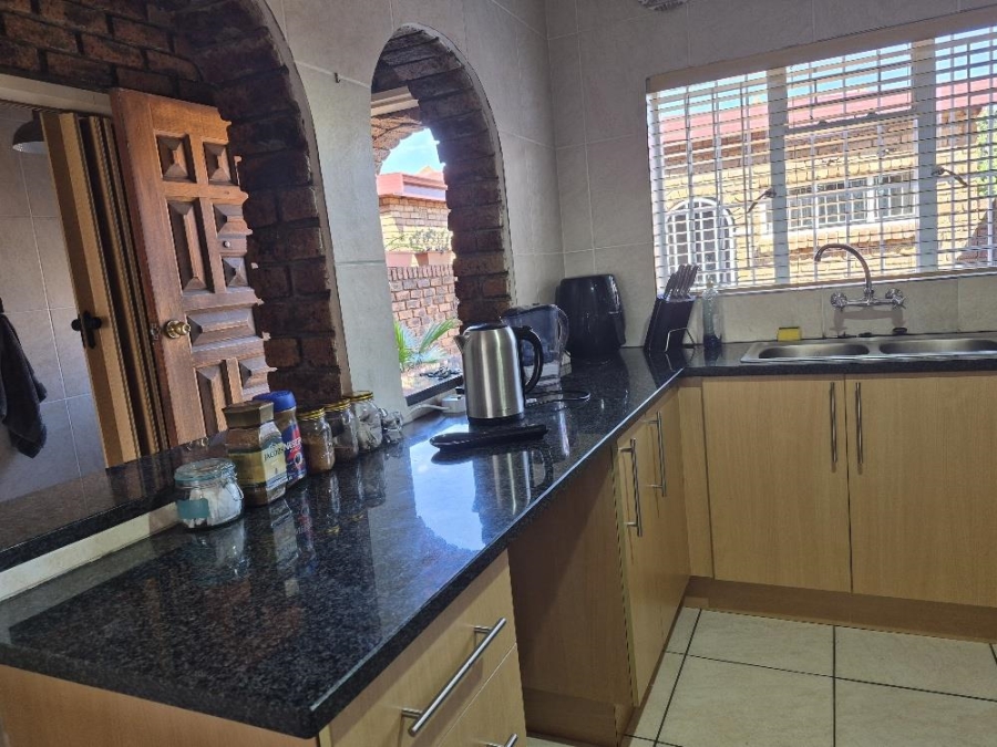2 Bedroom Property for Sale in Dayanglen Gauteng