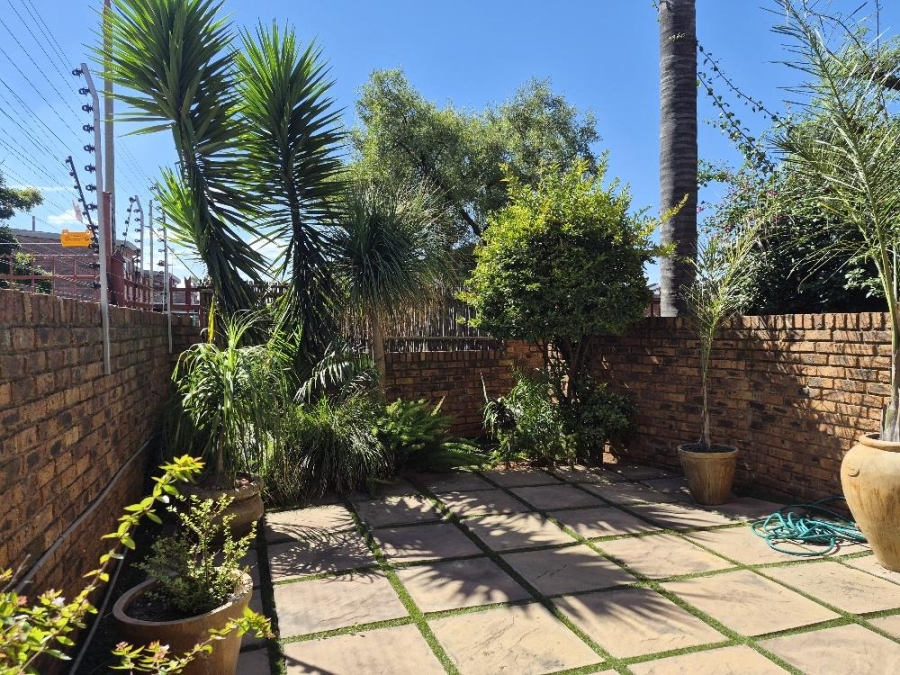 2 Bedroom Property for Sale in Dayanglen Gauteng