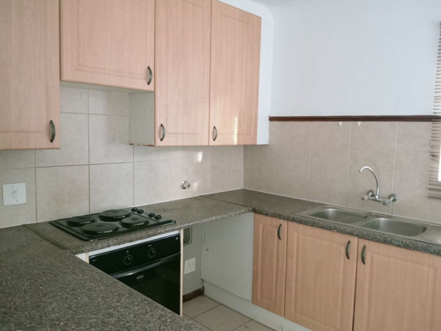 2 Bedroom Property for Sale in Die Hoewes Gauteng
