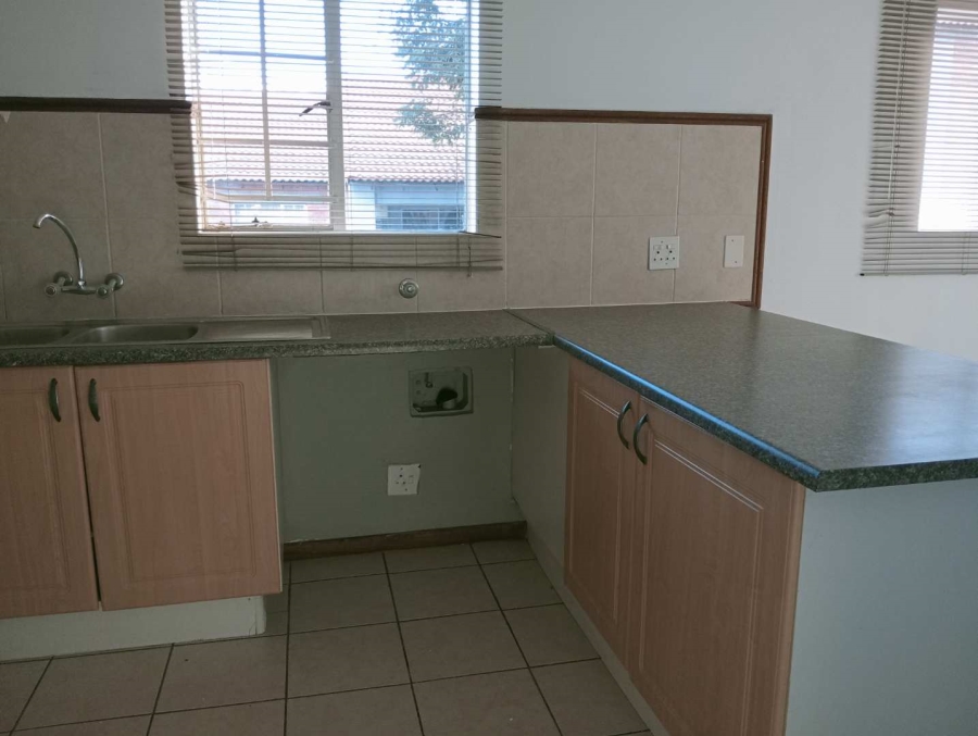2 Bedroom Property for Sale in Die Hoewes Gauteng