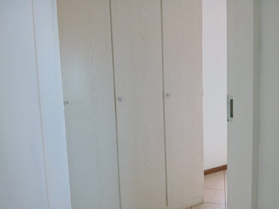 2 Bedroom Property for Sale in Die Hoewes Gauteng