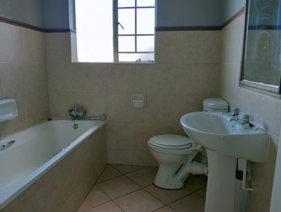 2 Bedroom Property for Sale in Die Hoewes Gauteng