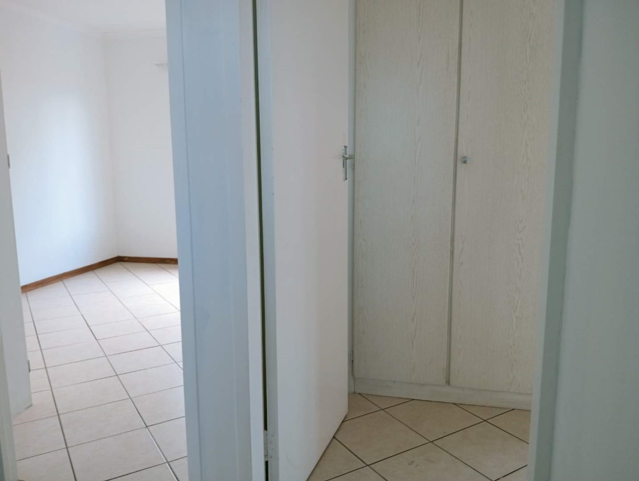 2 Bedroom Property for Sale in Die Hoewes Gauteng