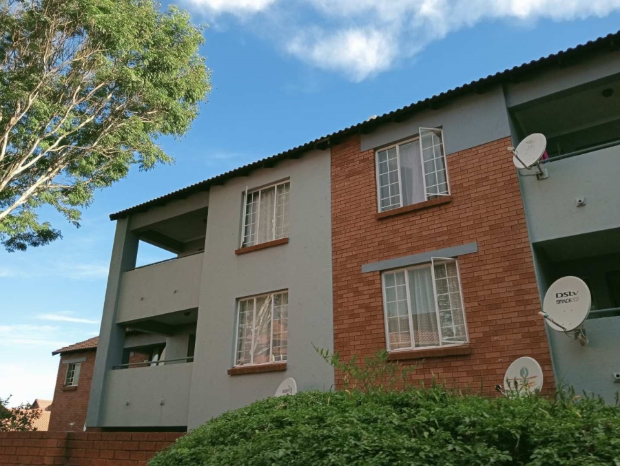 2 Bedroom Property for Sale in Die Hoewes Gauteng