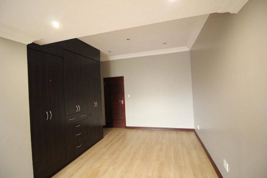 To Let 4 Bedroom Property for Rent in Midstream Estate Gauteng