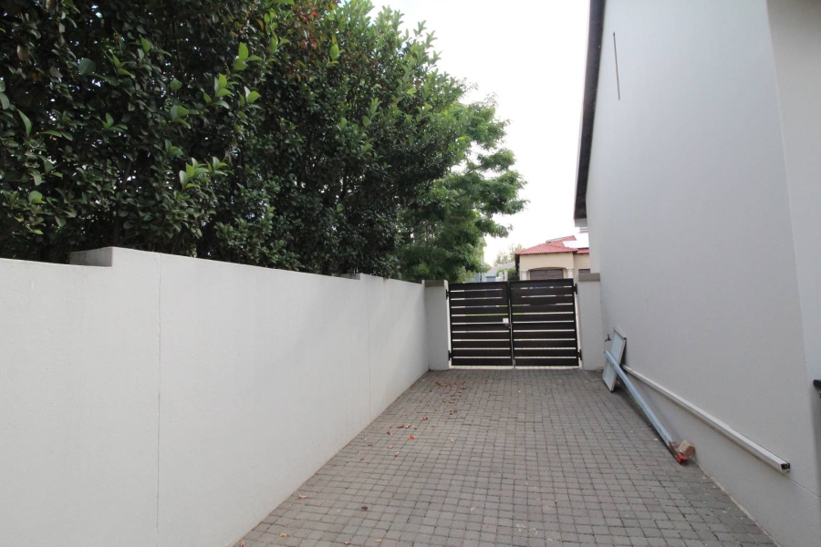 To Let 4 Bedroom Property for Rent in Midstream Estate Gauteng